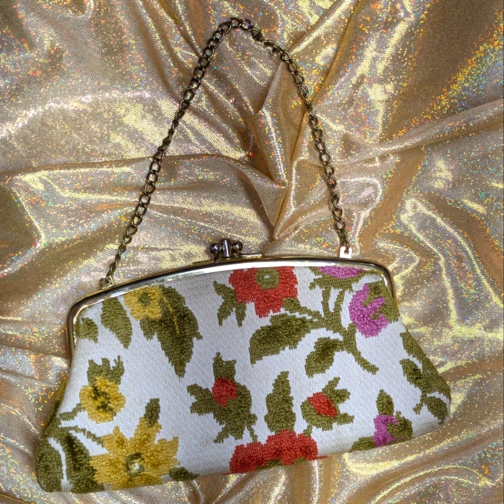 Floral Tapestry Chain Clutch